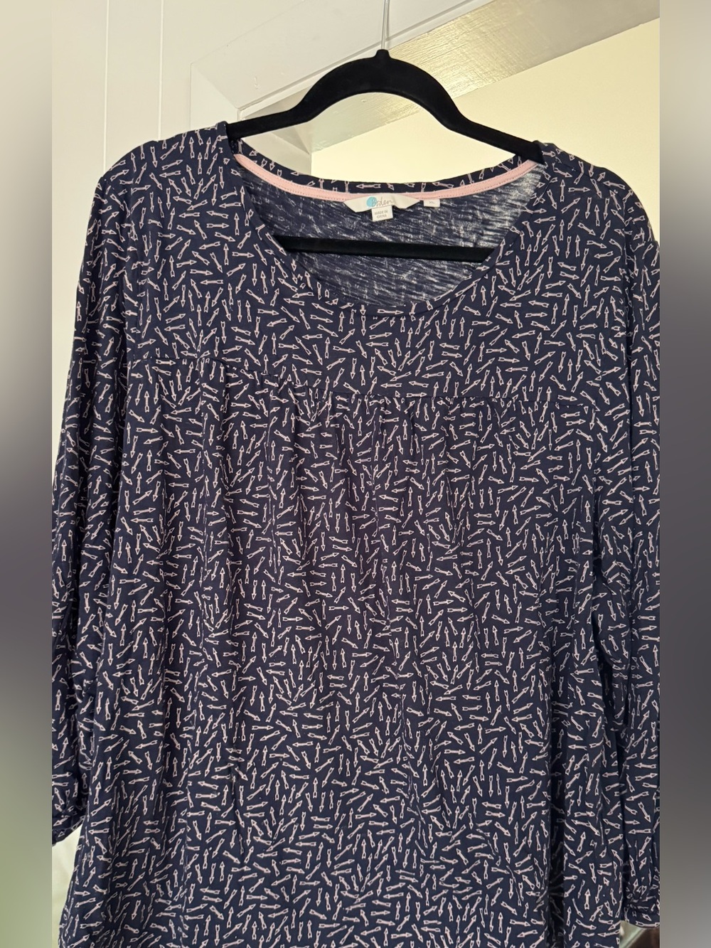 Boden Navy Blue Long-Sleeve Tee with Light Pink Abstract Print
